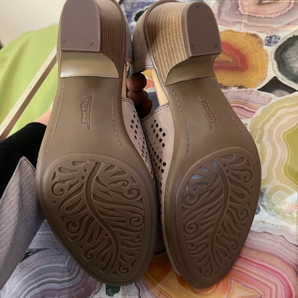 ⚡️⚡️$8 flash sale 😮👏 Earth Taupe Perforated Ankle Booties - Picture 3 of 5